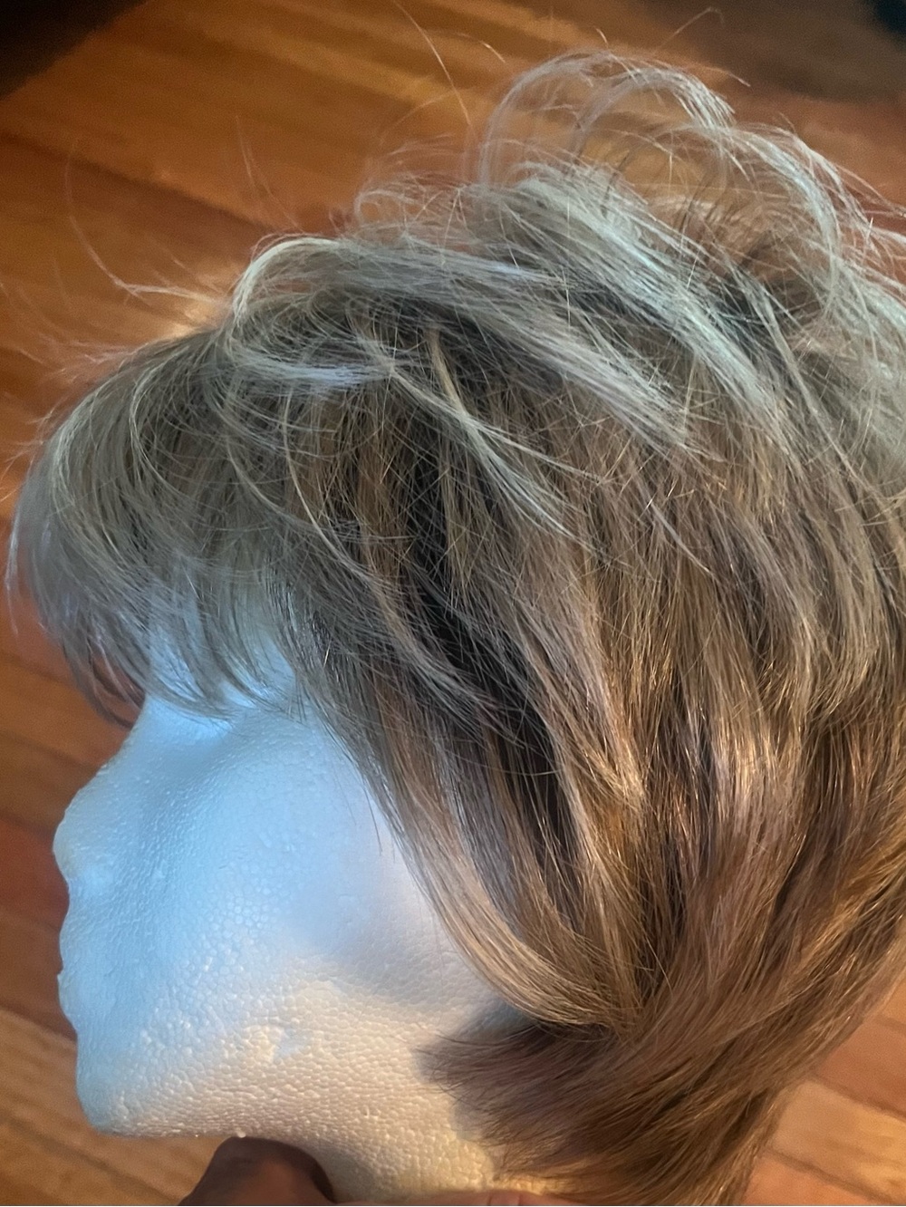 Short Layered Women's Wig in Light Brown and Blonde Highlights